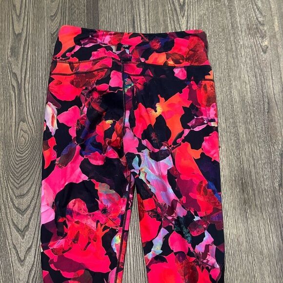 Athleta Mystique Chaturanga Mesh Capri Leggings High Rise Multicolor Size LT - Picture 8 of 8